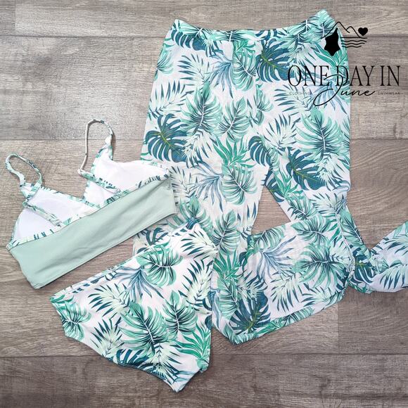 Adisputent Girl's Ribbed 3 Piece Bikini Swimsuit Size 12-13Y - Picture 3 of 3